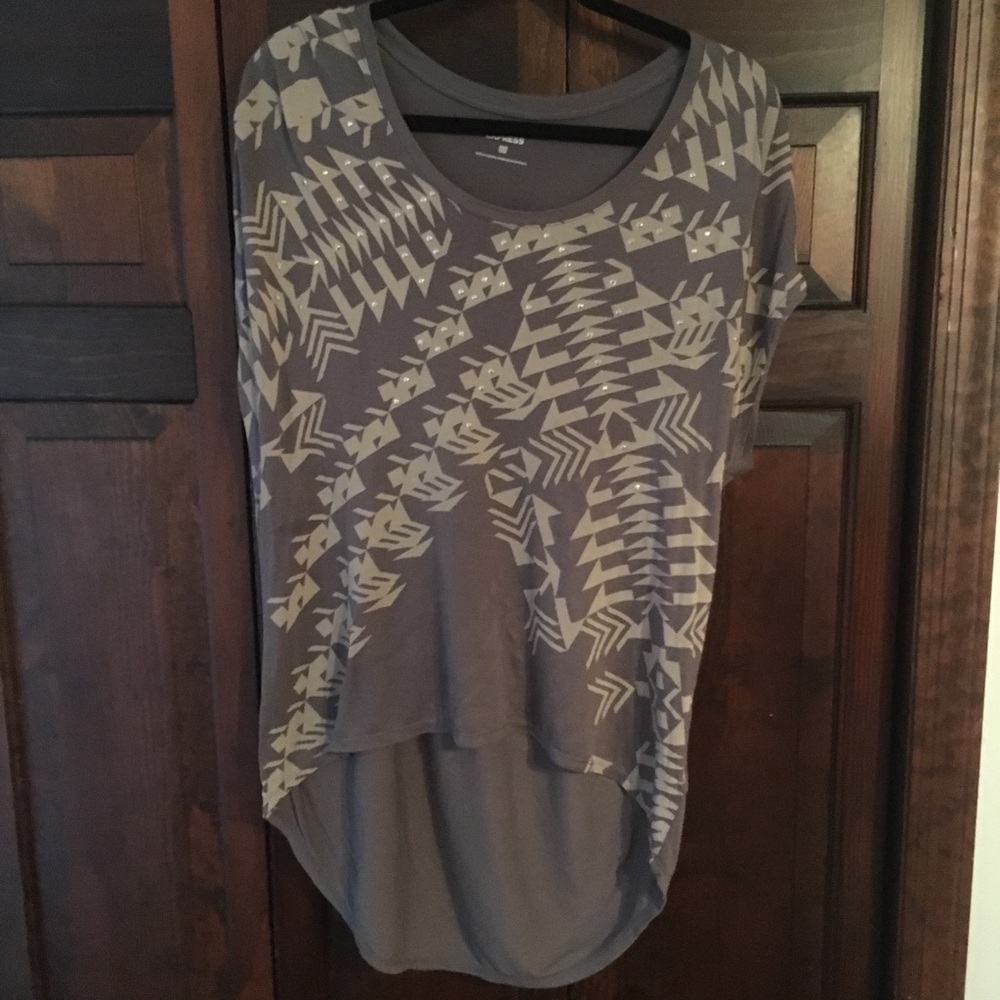 Express loose short-sleeve shirt with rhinestones